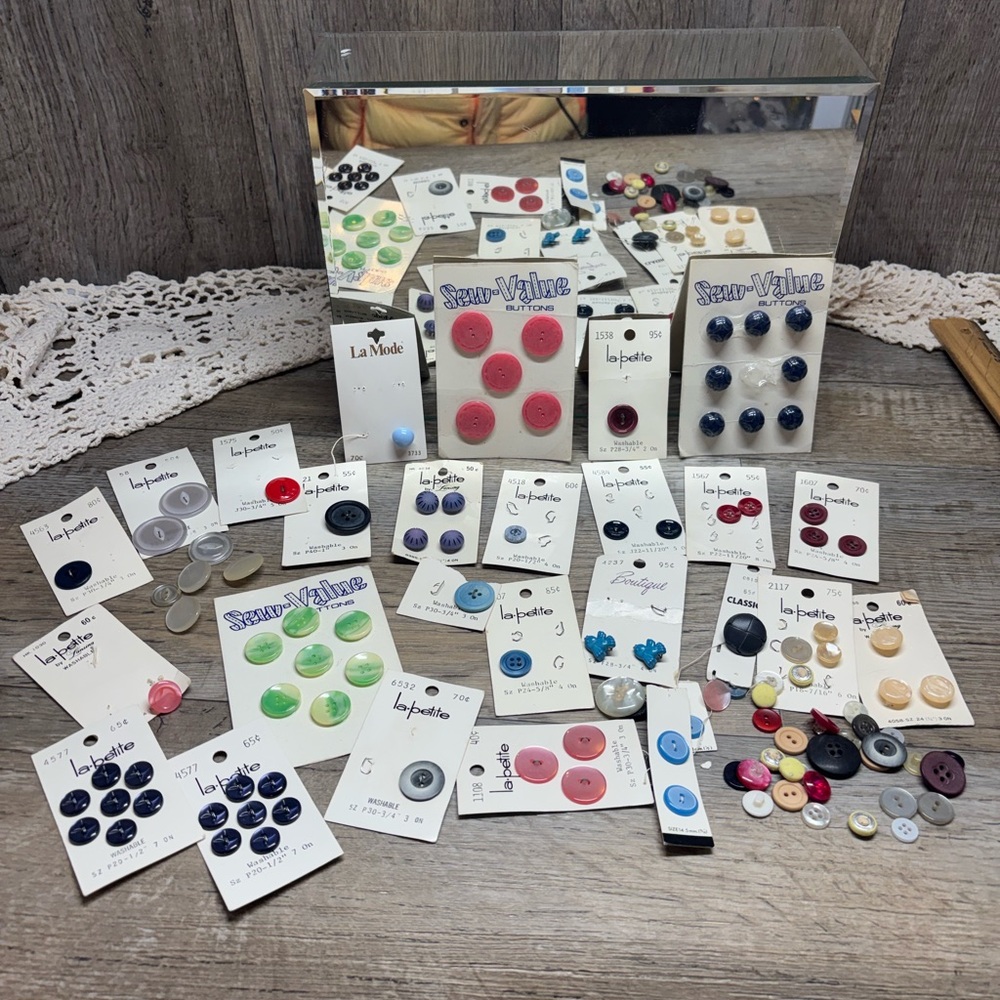 Mixed Buttons Lot - Vintage Retro - Different Styles, Materials, & Colors